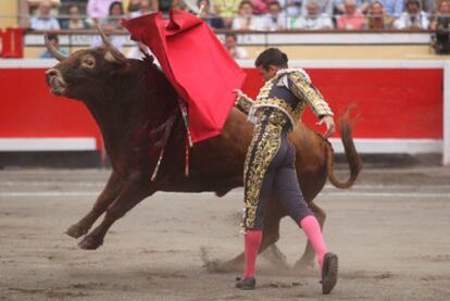 José María Manzanares, con su segundo toro.