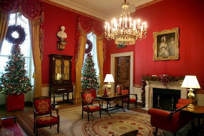 O Salão Vermelho decorado para o Natal de 2015 por Michelle Obama. |