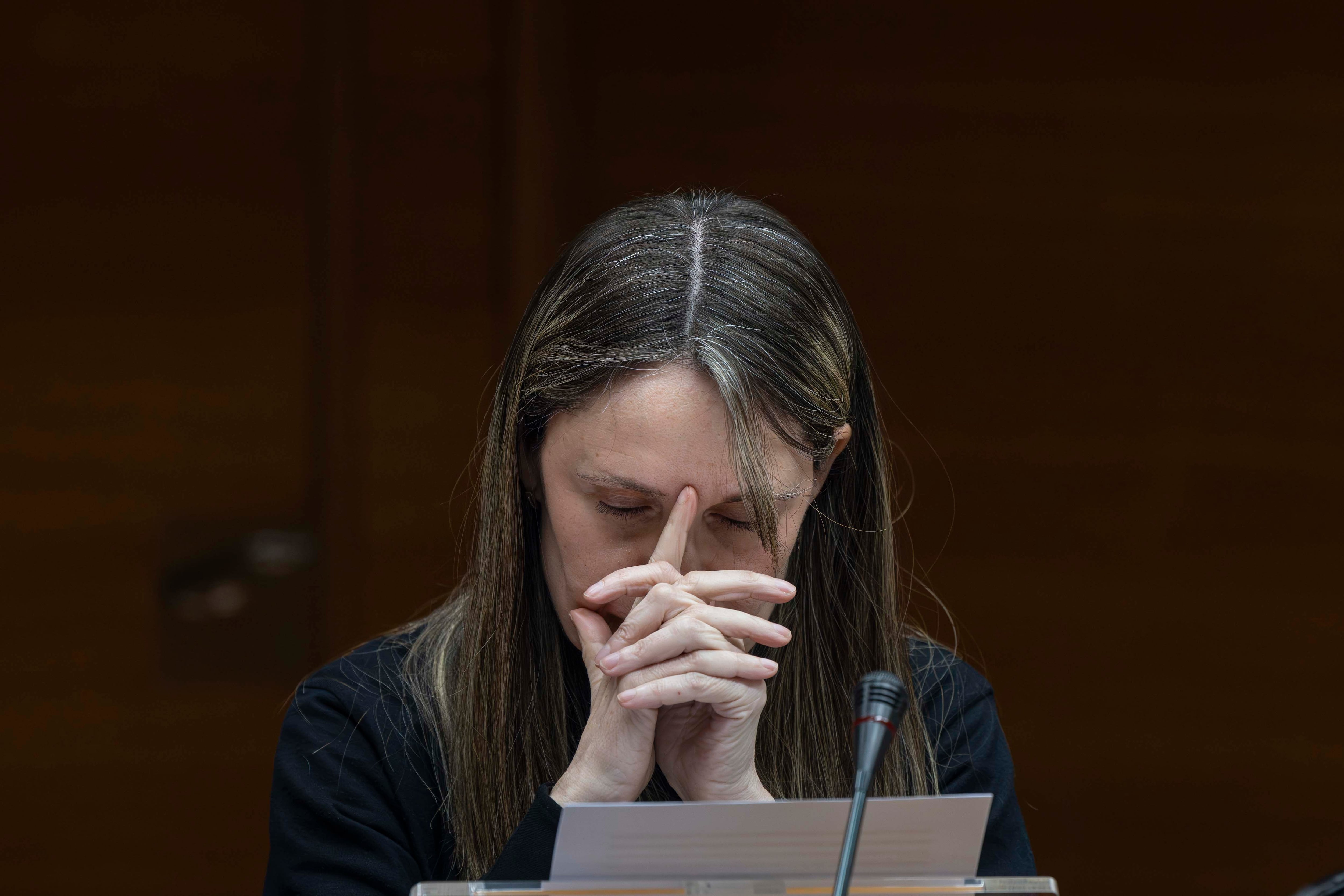 La presidenta de Asociación de Víctimas Mortales de la Dana, Rosa Álvarez, durante la comisión de investigación sobre de la dana de Les Corts.