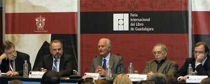 De izquierda a derecha, Joaquín Estefanía, Ignacio Polanco, Carlos Fuentes, Gabriel García Márquez y Juan Luis Cebrián.