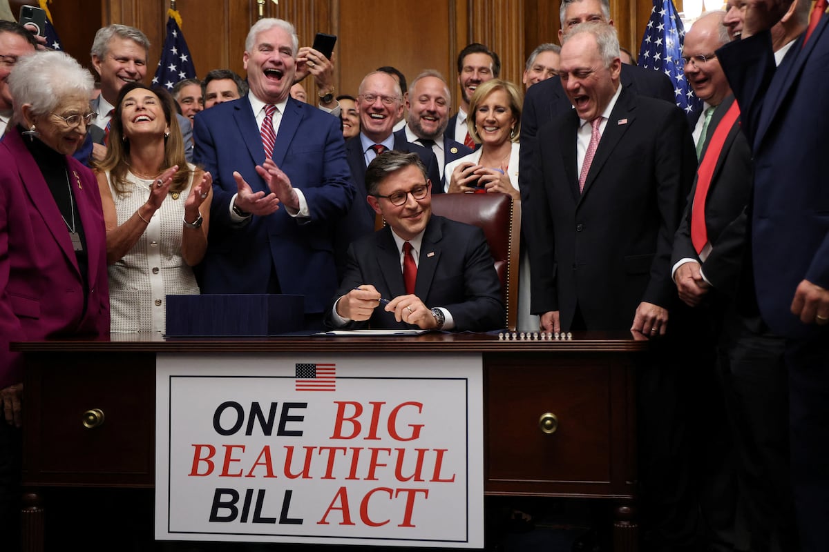 Los republicanos se pliegan a los deseos de Trump y aprueban la megaley que recorta impuestos a los ricos y subsidios a las rentas bajas