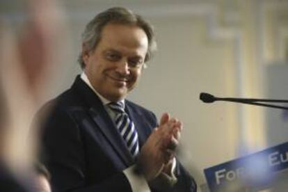 El candidato a la presidencia de CEIM y presidente de la Confederación de Comercio Especializado de Madrid (COCEM), Hilario Alfaro, pronuncia una confenrecia en el Foro Nueva Economía para explicar sus propuestas para encabezar la organización empresarial madrileña. EFE/Archivo