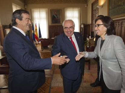 Cascos saluda a su antecesor, Álvarez-Areces, y a Rosa Aguilar.