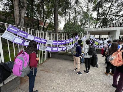 Un tendedero a las afueras del Conservatorio Nacional de Música de México, el 29 de agosto de 2022, en Ciudad de México.