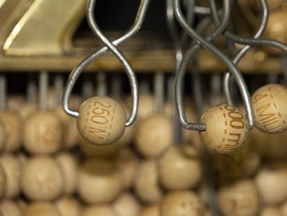 Bolas con premios del Sorteo de Navidad de Lotería Nacional.
 