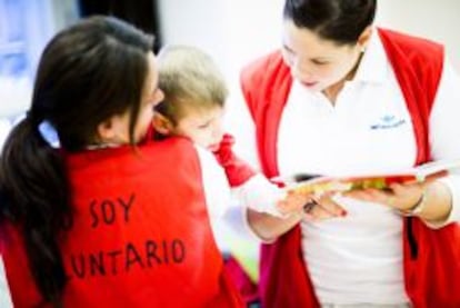 Trabajadoras de Mutua Madrileña en uno de los programas de voluntariado corporativo. 