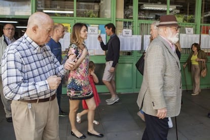 Los votantes en una escuela de La Recoleta, uno de los barrios más ricos de Buenos Aires y en el que Macri cosecha el mayor porcentaje de votos.