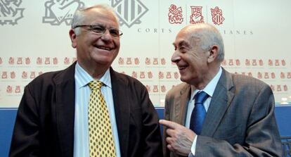 El Síndic de Greuges, José Cholbi (izquierda), junto al presidente de las Cortes, Juan Cotino.