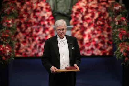 El economista Bengt Holmström tras recibir el Nobel de Economía.