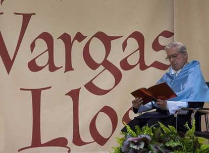 Mario Vargas Llosa, durante su investidura como doctor <i>honoris causa</i> en la Universidad de La Rioja.