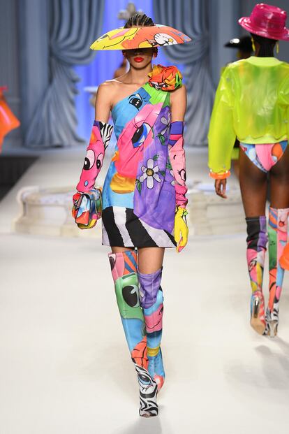 smag-moschino-s23-045