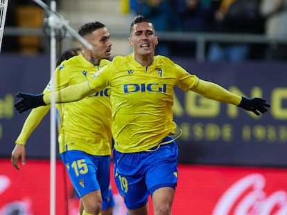 Sergi Guardiola celebra su gol al Girona, el segundo del Cádiz en su triunfo por 2-0 de la pasada jornada.