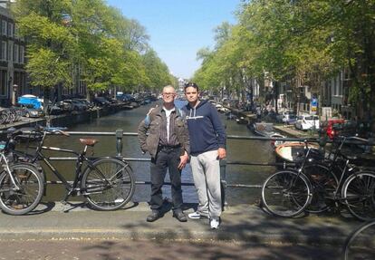 Romano van der Dussen se encuentra con su padre en Ámsterdam 12 años después de ser encarcelado.
