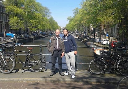 Romano van der Dussen se encuentra con su padre en Ámsterdam 12 años después de ser encarcelado.
