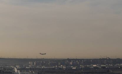 Vista de la contaminaci&oacute;n en Madrid desde Paracuellos del Jarama. 