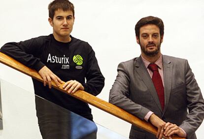Luis Iván Cuende (izquierda) e Igor San Román, ayer en el Palacio Euskalduna.
