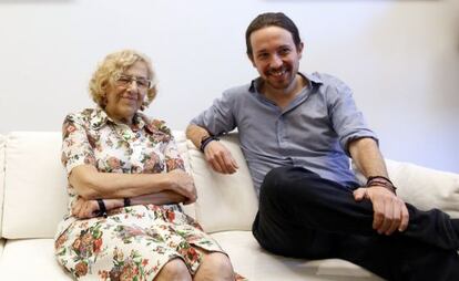 Manuela Carmena, alcaldessa de Madrid, rep Pablo Iglesias.