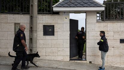 Agentes de los Mossos d'Esquadra en una operación antidroga, en una imagen de archivo.