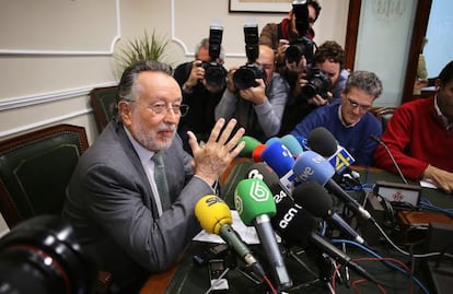 Alfonso Grau durante la primera comparecencia de prensa tras su imputación.