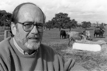 Jaime de Pablo Romero, en la finca de la ganadería./ JOSÉ MANUEL PÉREZ CABO