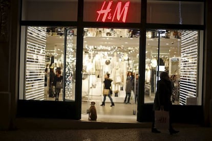 Una imagen de archivo de una tienda de H&amp;M en Lisboa.