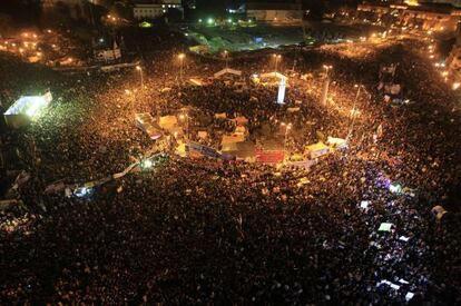 Los egipcios celebran en la plaza Tahrir el primer aniversario de la revuelta que acab&oacute; con el r&eacute;gimen de Hosni Mubarak.