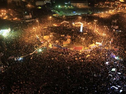 Los egipcios celebran en la plaza Tahrir el primer aniversario de la revuelta que acab&oacute; con el r&eacute;gimen de Hosni Mubarak.