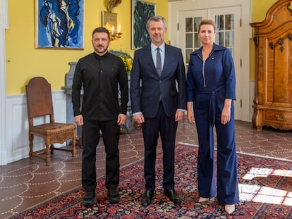 El presidente de Ucrania, Volodímir Zelenski, en Aarhus con el rey Federico X de Dinamarca y la primera ministra danesa, Mette Frederiksen.