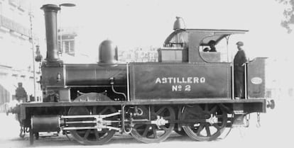 Fotografía de una locomotora que unía Bilbao con Santander.
