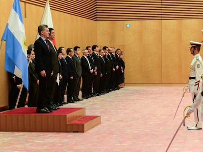 El presidente Mauricio Macri y el primer mInistro de Japón, Shinzo Abe, antes del encuentro bilateral que mantuvieron en Tokio este viernes 19 de mayo.