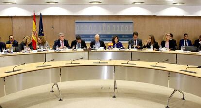 Responsables del Gobierno y las comunidades en el &uacute;ltimo Consejo de Pol&iacute;tica Fiscal y Financiera.