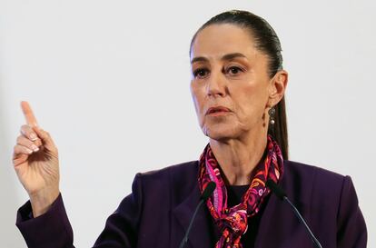 Este lunes, la presidenta Claudia Sheinbaum aseguró estar "consternada" por el asesinato del sacerdote y achacó la violencia en México a las consecuencias de la llamada 'guerra contra el narco' iniciada por Felipe Calderón en 2006.