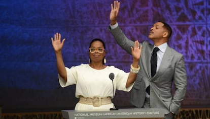 Oprah Winfrey y Will Smith, en la inauguración del Museo Nacional de Historia Afroamericana en Washington, DC.