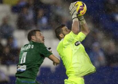 Kiko Casilla, ante David Navarro