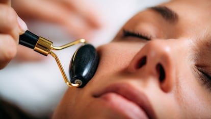 Emiten iones capaces de reducir las arrugas, las ojeras y revitalizar el rostro. GETTY IMAGES.