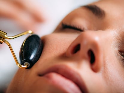 Emiten iones capaces de reducir las arrugas, las ojeras y revitalizar el rostro. GETTY IMAGES.