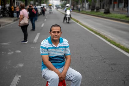 Luis Alfonso Gaviria, de 55 años, sufre de insuficiencia cardíaca y diabetes. "Desde octubre no recibo las pastas completas por el problema con la dispensadora. Estoy desde las 2 de la mañana porque vivo fuera de la ciudad, en Villagorgona", reclama.