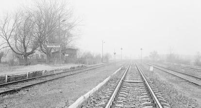 Polonia, 1988. Vías de tren en Treblinka, donde hubo un campo de concentración nazi.