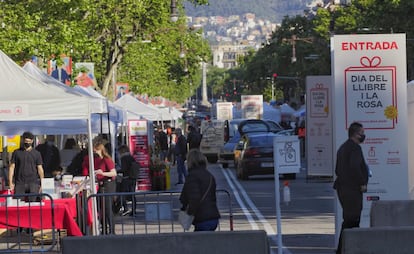 Entrada a la zona perimetrada al passeig de Gràcia de Barcelona amb un sentit únic de circulació.