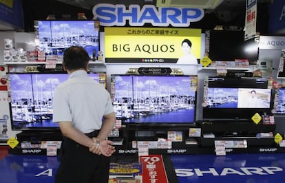 Productos de Sharp en una tienda de electr&oacute;nica en Tokio, Jap&oacute;n.  