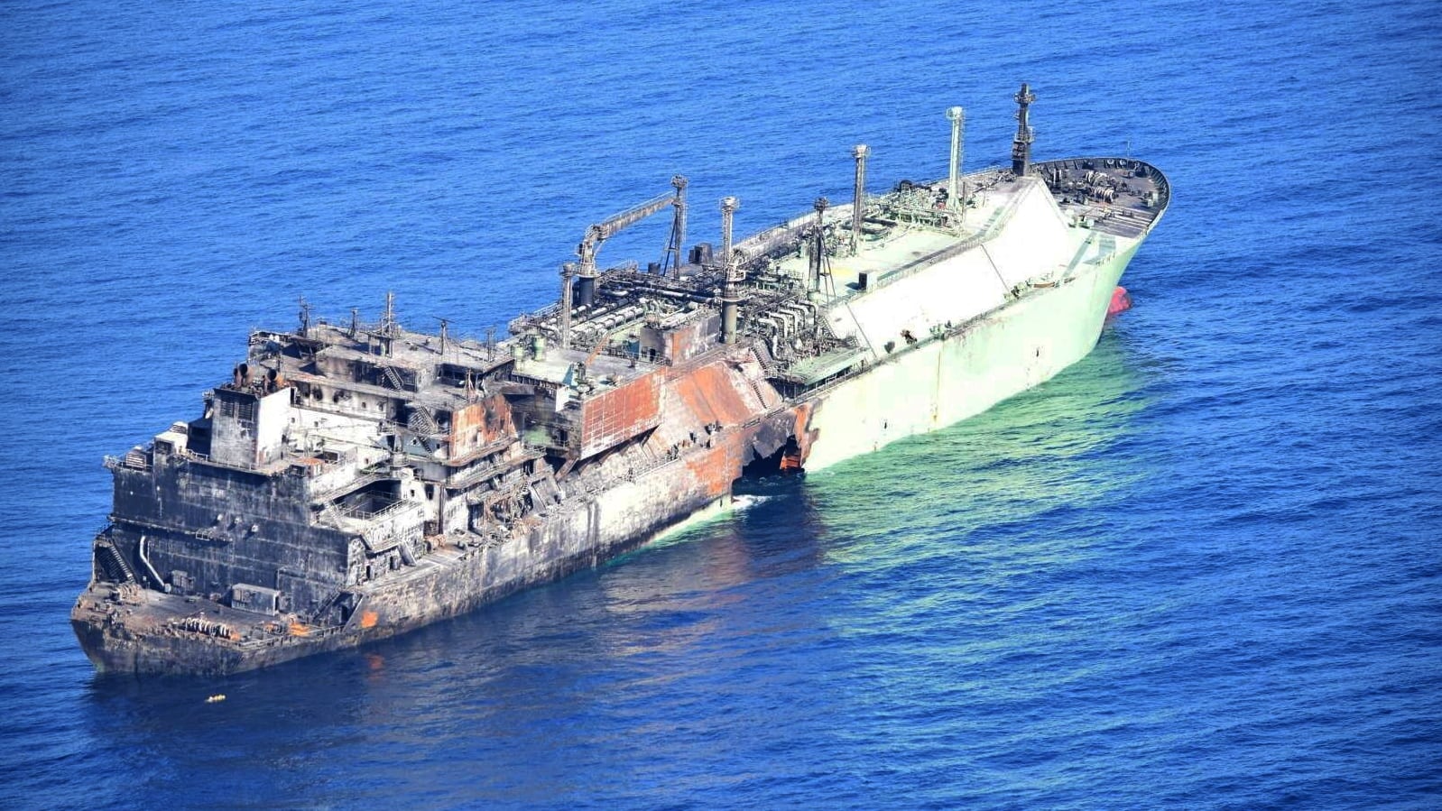 Un temporal impide a Libia controlar un metanero ruso a la deriva en el Mediterráneo tras un ataque con drones