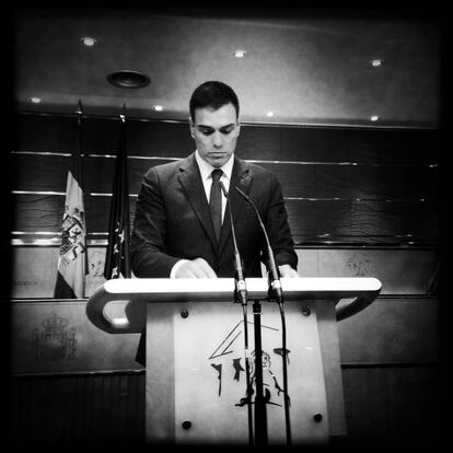 El secretari general del PSOE, Pedro Sánchez, durant la roda de premsa que va oferir ahir al Congrés després de reunir-se amb el rei Felip VI.