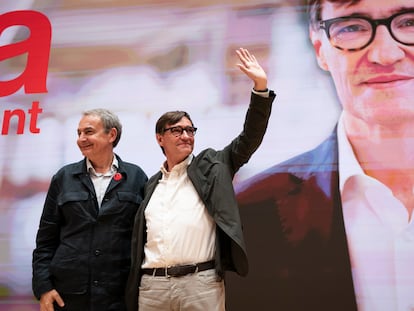 El expresidente José Luis Rodríguez Zapatero y el primer secretario del PSC y candidato Salvador Illa en un momento del mitin en Girona.