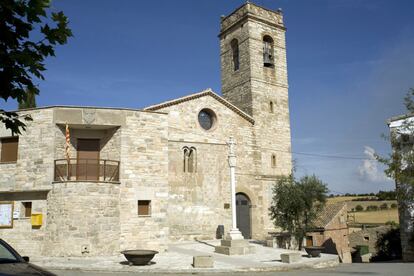 <b>Sant Guim de la Plana.</b> Municipi de la plana de la Segarra. Una de les peces arquitectòniques importants del municipi és el castell de Vicfred, que, després de perdre la seva missió defensiva, es va compartir en una mansió senyorial. Dins del castell es pot visitar el museu que exposa una extensa mostra d’estris tradicionals, trofeus de caça, entre altres col·leccions curioses. La petita capella del castell és un dels racons amb encís de Sant Guim de la Plana. Durant les festes de Nadal tots els veïns del municipi s’involucren en el pessebre vivent i per uns dies el poble es transforma en un Betlem que recupera els oficis antics i desapareguts de la vida a pagès. El pessebre vivent és una bona excusa per recórrer tots els carres, places i cases del nucli medieval del municipi.