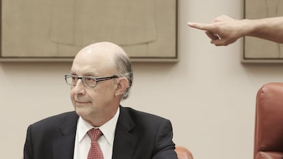 Cristóbal Montoro, en una comisión en el Congreso en 2017.