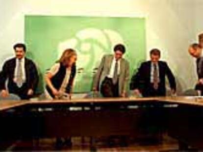 Reunión ejecutiva del PSOE sobre las cajas de ahorro con representantes de Huelva, Cádiz y Sevilla.