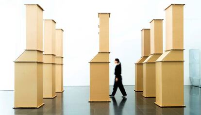 Nou peces de 'Vierkantrohre Sèrie DW' ('Tubs quadrats Sèrie DW') de 1967, en el Macba.