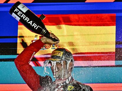 Carlos Sainz, tras ganar este domingo el Gran Premio de Singapur de F1.