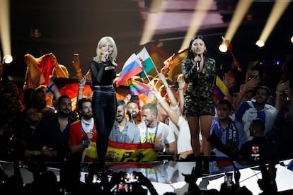 Alemania ha participado con la canción 'Sister', interpretada por el dúo S!sters. Al fondo, tres españoles con una bandera que lleva escrita la palabra Potes, un municipio cántabro, han hecho que #Potes sea 'trending topic' a nivel nacional.