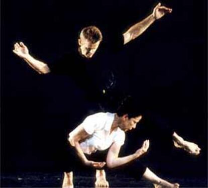 Mijaíl Barishnikov y Deborah Hay, en un dueto de <b></b><i>PASTForward.</i>